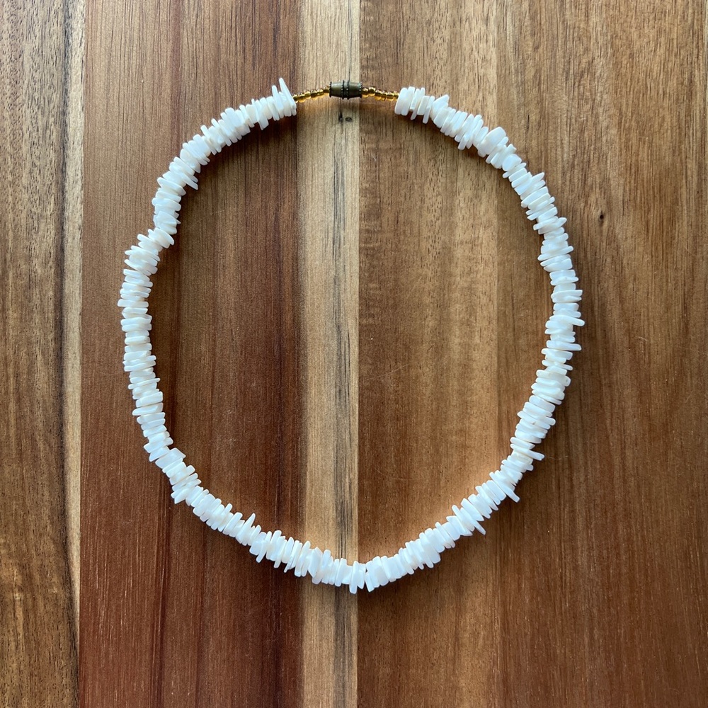 Vintage shell chip necklace